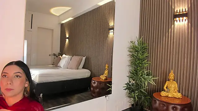 Snapshot of AliceHanz chatting on 02-18-26, 04:30 AliceHanz online show from 02-18-26, 04:30