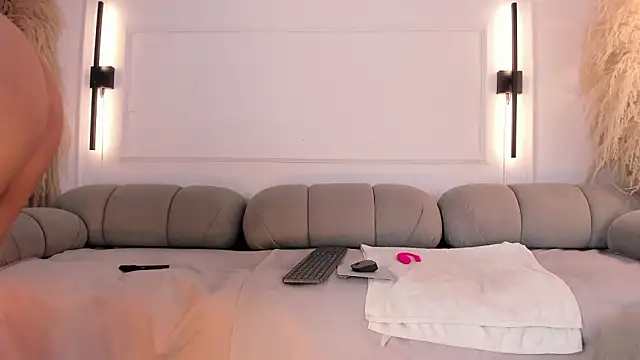 Snapshot of AliceHanz chatting on 03-18-26, 12:03 AliceHanz online show from 03-18-26, 12:03