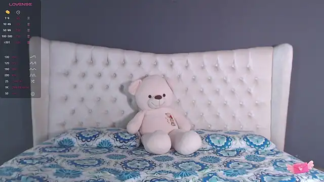 nichole bree  online show from 01-10-25, 06:17