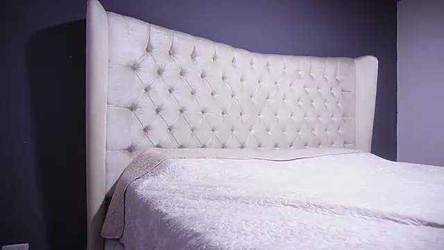 nichole bree  online show from 10-20-25, 11:32