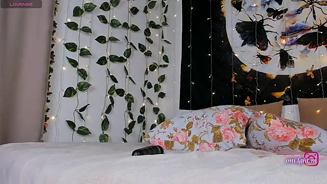monikamelt online show from 05-25-26, 06:03