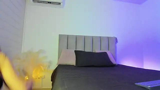 Snapshot of CandyMeyerss_ chatting on 06-24-26, 05:39 CandyMeyerss online show from 06-24-26, 05:39