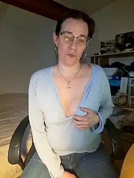 SpiceLea online show from 02-11-25, 04:46