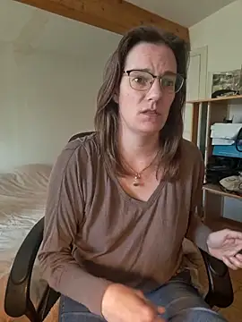 SpiceLea online show from 02-14-25, 01:29