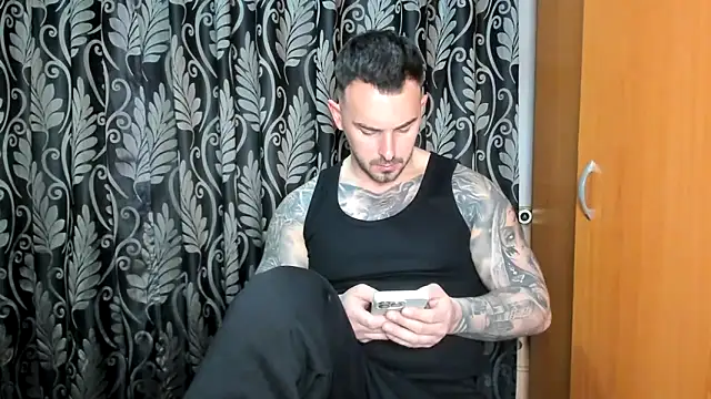 Snapshot of Jonmusclemaster chatting on 04-10-26, 07:51 Jonmusclemaster online show from 04-10-26, 07:51