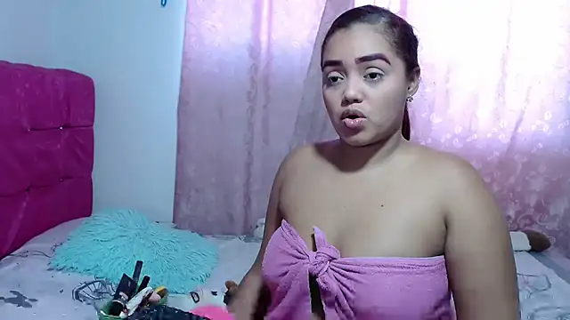 Snapshot of kiara_milf_ chatting on 09-25-25, 07:50 kiara milf online show from 09-25-25, 07:50