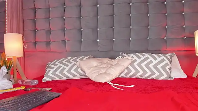 Poacahontasfg online show from 11-08-25, 04:01