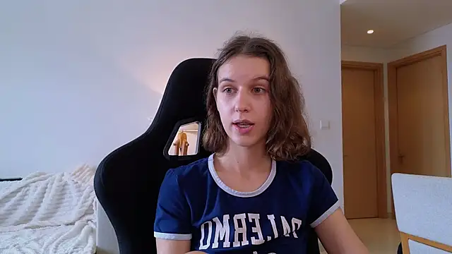 VanessaBayer2 online show from 12-29-24, 04:48