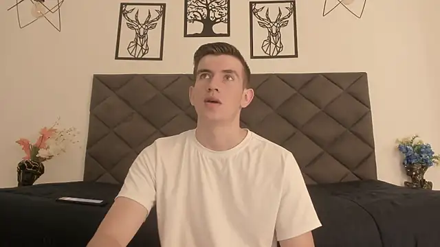 MikaelSlow online show from 01-21-25, 03:48