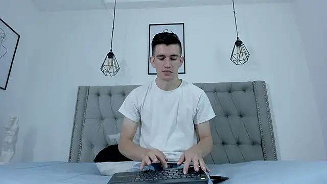 MikaelSlow online show from 01-26-25, 05:34