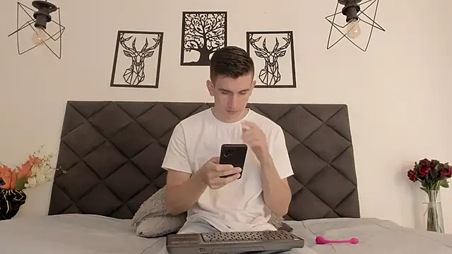 MikaelSlow online show from 01-29-25, 04:15