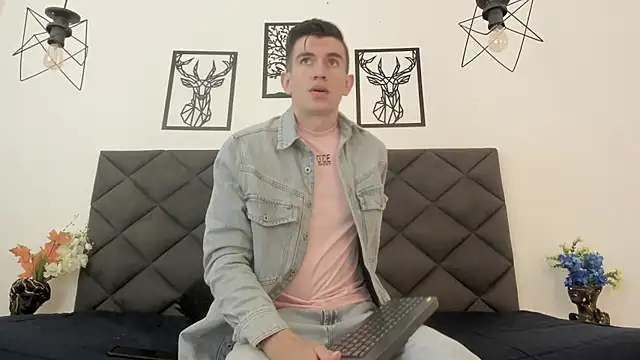 MikaelSlow online show from 02-08-25, 03:19