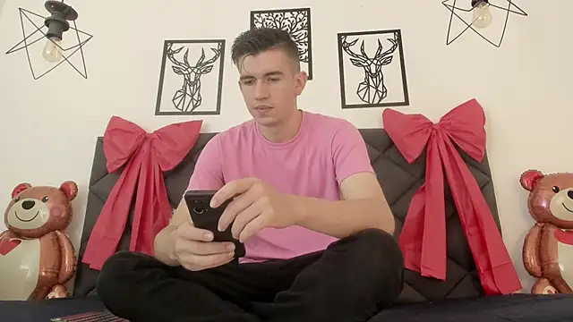 MikaelSlow online show from 02-14-25, 04:15