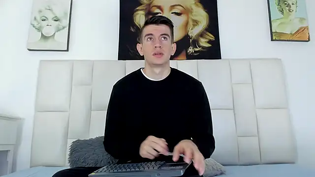 MikaelSlow online show from 02-17-25, 10:58