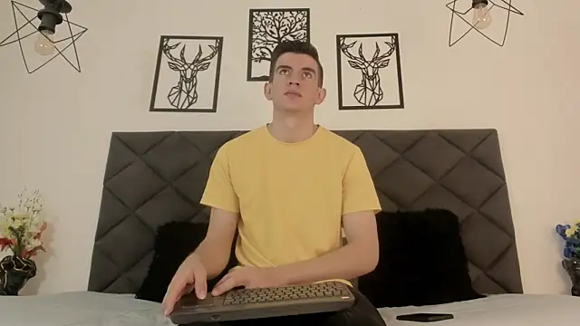 MikaelSlow online show from 02-20-25, 04:28