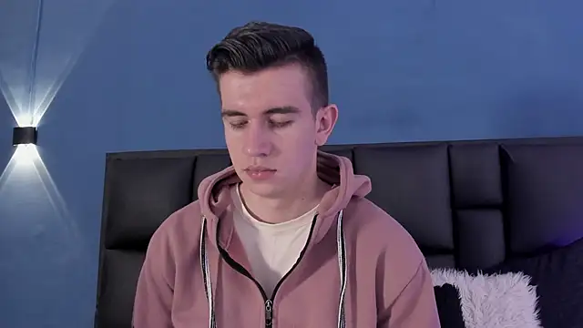 MikaelSlow online show from 09-26-25, 03:54