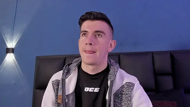 MikaelSlow online show from 10-10-25, 03:49