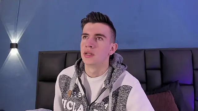 MikaelSlow online show from 10-14-25, 04:24