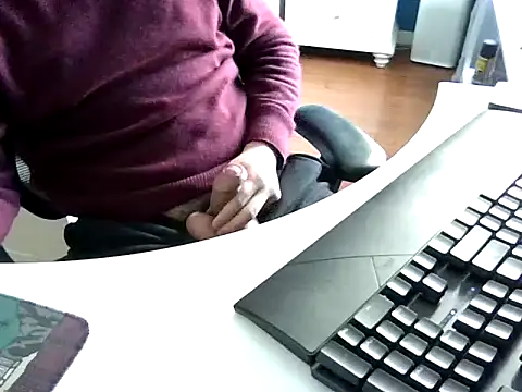 Snapshot of big-pig chatting on 12-28-24, 06:28 big-pig online show from 12-28-24, 06:28