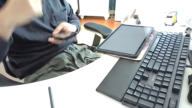 Snapshot of big-pig chatting on 11-16-25, 01:11 big-pig online show from 11-16-25, 01:11