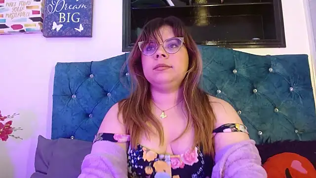 Snapshot of EmmaCoxx chatting on 01-22-25, 08:18 EmmaCoxx online show from 01-22-25, 08:18