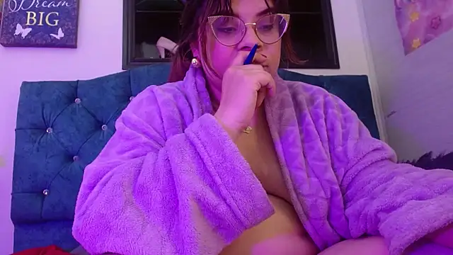 Snapshot of EmmaCoxx chatting on 01-23-25, 11:15 EmmaCoxx online show from 01-23-25, 11:15