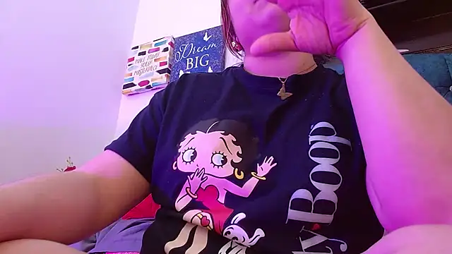 Snapshot of EmmaCoxx chatting on 01-31-25, 04:38 EmmaCoxx online show from 01-31-25, 04:38