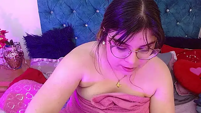 Snapshot of EmmaCoxx chatting on 01-31-25, 10:52 EmmaCoxx online show from 01-31-25, 10:52