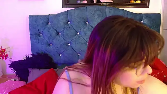 Snapshot of EmmaCoxx chatting on 02-02-25, 09:34 EmmaCoxx online show from 02-02-25, 09:34