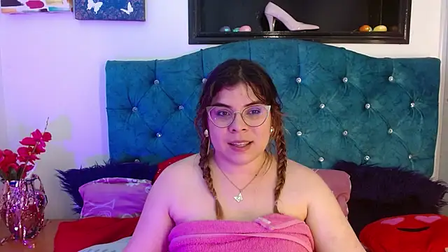 Snapshot of EmmaCoxx chatting on 02-09-25, 02:18 EmmaCoxx online show from 02-09-25, 02:18