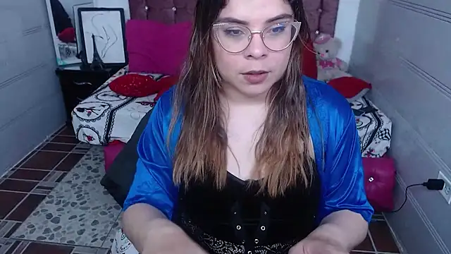 Snapshot of EmmaCoxx chatting on 02-13-25, 03:07 EmmaCoxx online show from 02-13-25, 03:07