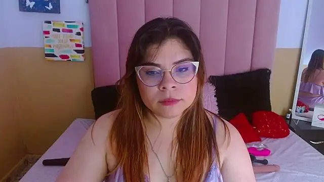 Snapshot of EmmaCoxx chatting on 02-23-25, 03:24 EmmaCoxx online show from 02-23-25, 03:24