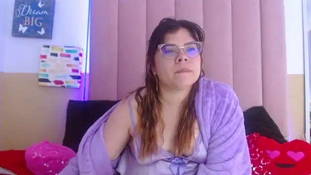 Snapshot of EmmaCoxx chatting on 02-26-25, 08:48 EmmaCoxx online show from 02-26-25, 08:48