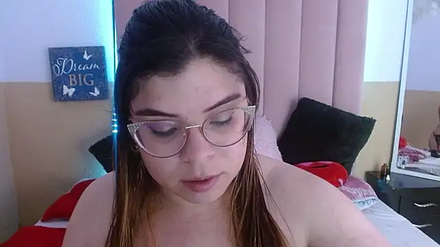 Snapshot of EmmaCoxx chatting on 03-06-25, 08:19 EmmaCoxx online show from 03-06-25, 08:19