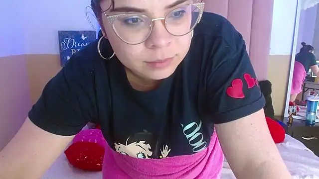 Snapshot of EmmaCoxx chatting on 03-13-25, 07:20 EmmaCoxx online show from 03-13-25, 07:20