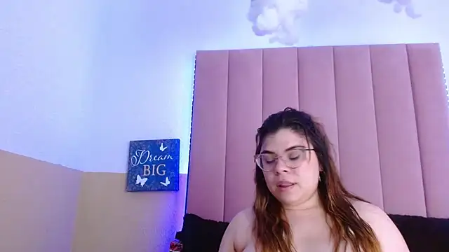 Snapshot of EmmaCoxx chatting on 03-19-25, 08:55 EmmaCoxx online show from 03-19-25, 08:55