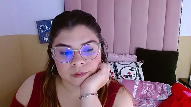 Snapshot of EmmaCoxx chatting on 03-23-25, 03:21 EmmaCoxx online show from 03-23-25, 03:21