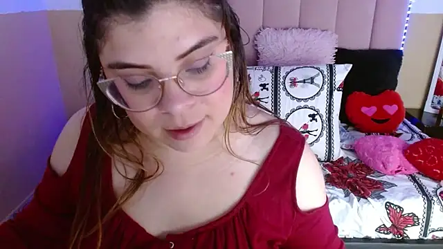 Snapshot of EmmaCoxx chatting on 03-23-25, 08:04 EmmaCoxx online show from 03-23-25, 08:04