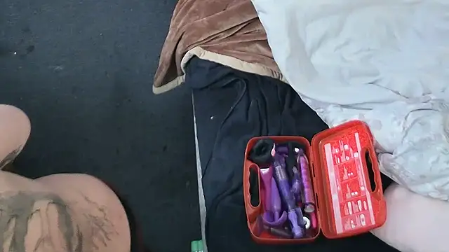 Snapshot of ROCKHARDDADDY86 chatting on 02-09-26, 02:43 ROCKHARDDADDY86 online show from 02-09-26, 02:43