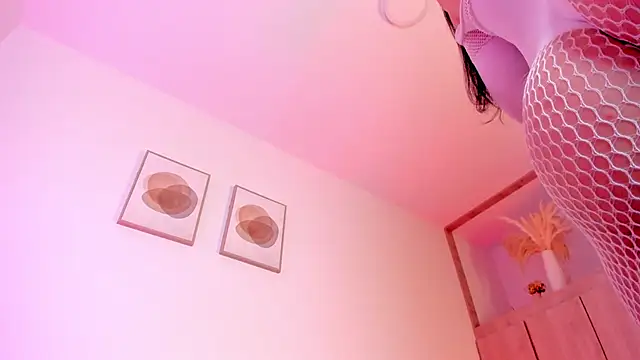 Mia 222 online show from 06-18-26, 11:14