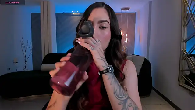 Snapshot of MarianneLane chatting on 10-08-25, 08:06 MarianneLane online show from 10-08-25, 08:06