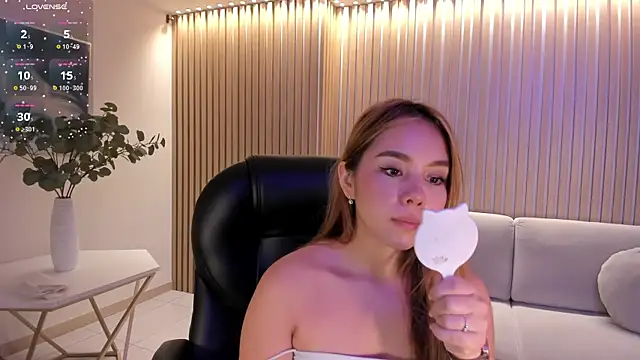 Snapshot of CarolineGraceX chatting on 12-08-24, 11:29 CarolineGraceX online show from 12-08-24, 11:29