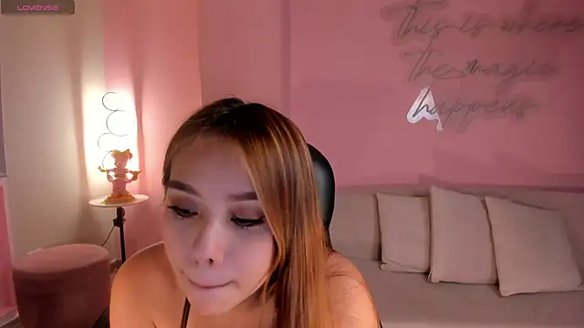 Snapshot of CarolineGraceX chatting on 12-21-24, 03:25 CarolineGraceX online show from 12-21-24, 03:25