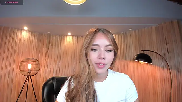 Snapshot of CarolineGraceX chatting on 03-11-25, 10:40 CarolineGraceX online show from 03-11-25, 10:40