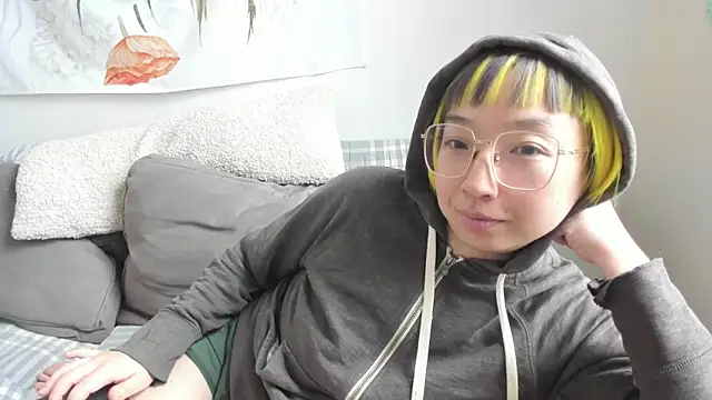 Snapshot of luxgray chatting on 02-15-26, 06:59 luxgray online show from 02-15-26, 06:59