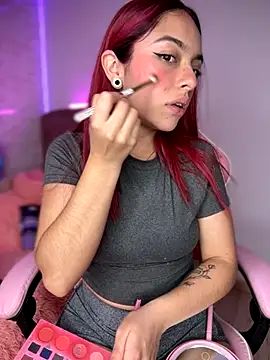 Snapshot of YovngBaby chatting on 10-17-25, 12:58 YovngBaby online show from 10-17-25, 12:58