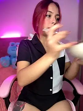 Snapshot of YovngBaby chatting on 10-22-25, 02:12 YovngBaby online show from 10-22-25, 02:12