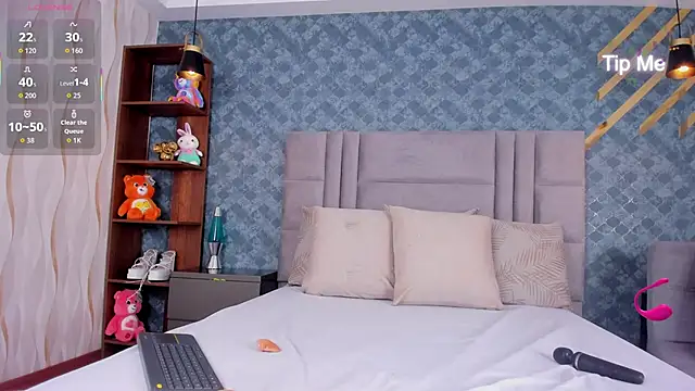 Snapshot of NiiaMoore chatting on 10-03-25, 10:18 NiiaMoore online show from 10-03-25, 10:18