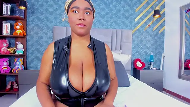 Snapshot of NiiaMoore chatting on 03-26-26, 06:46 NiiaMoore online show from 03-26-26, 06:46