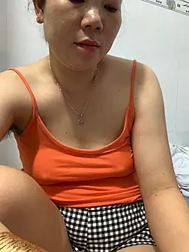 Snapshot of Baby-bigtits chatting on 02-22-25, 07:45 Baby-bigtits online show from 02-22-25, 07:45